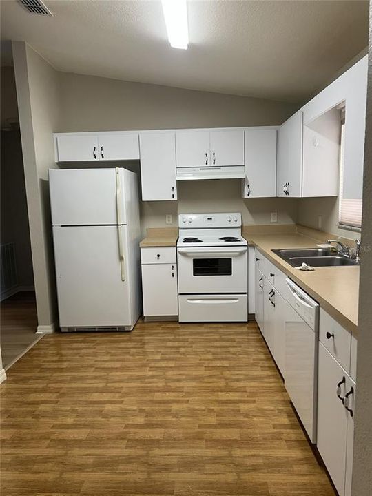 For Sale: $196,000 (2 beds, 2 baths, 1495 Square Feet)