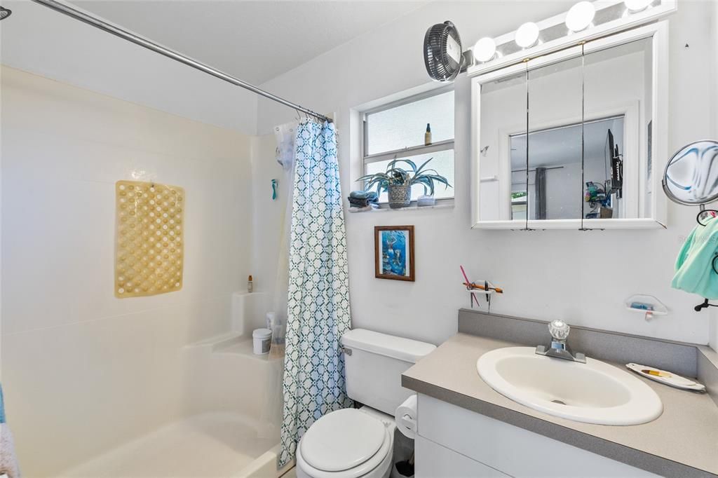 For Sale: $299,900 (3 beds, 2 baths, 1224 Square Feet)