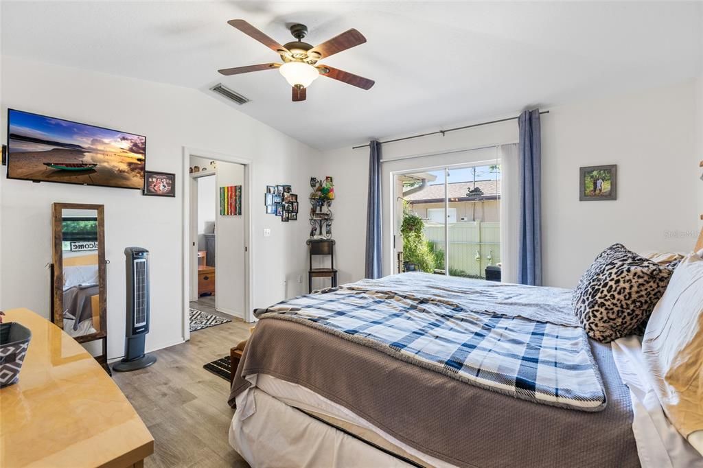 For Sale: $299,900 (3 beds, 2 baths, 1224 Square Feet)