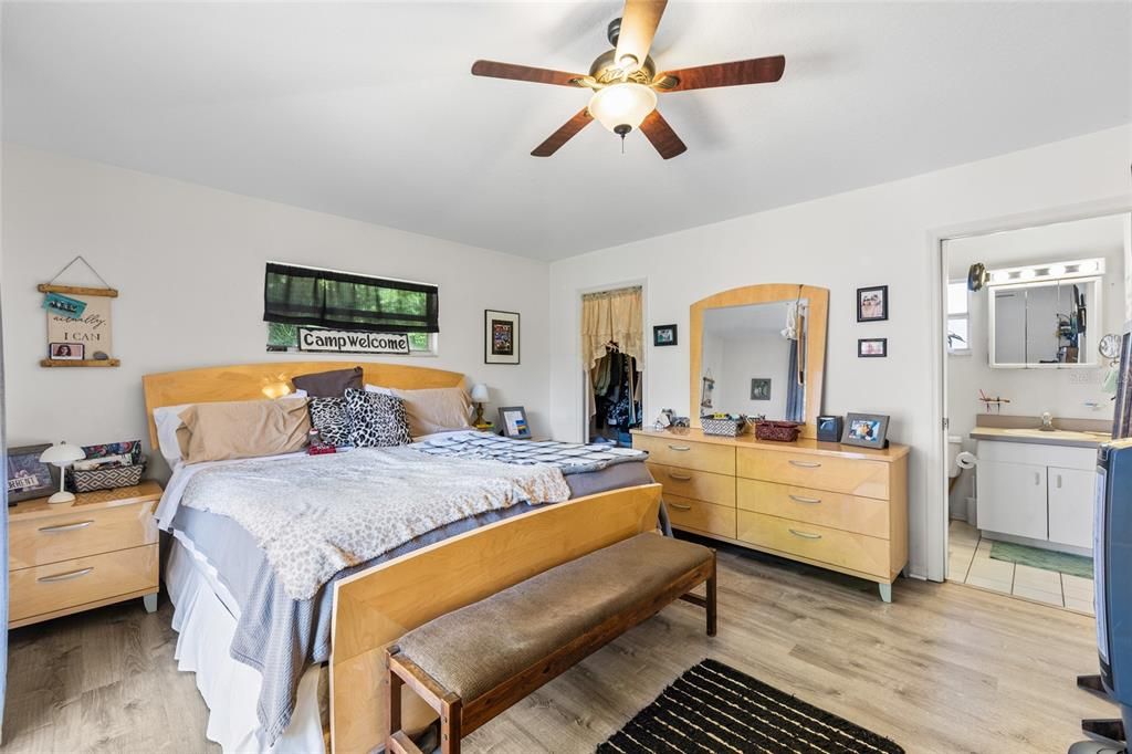 For Sale: $299,900 (3 beds, 2 baths, 1224 Square Feet)