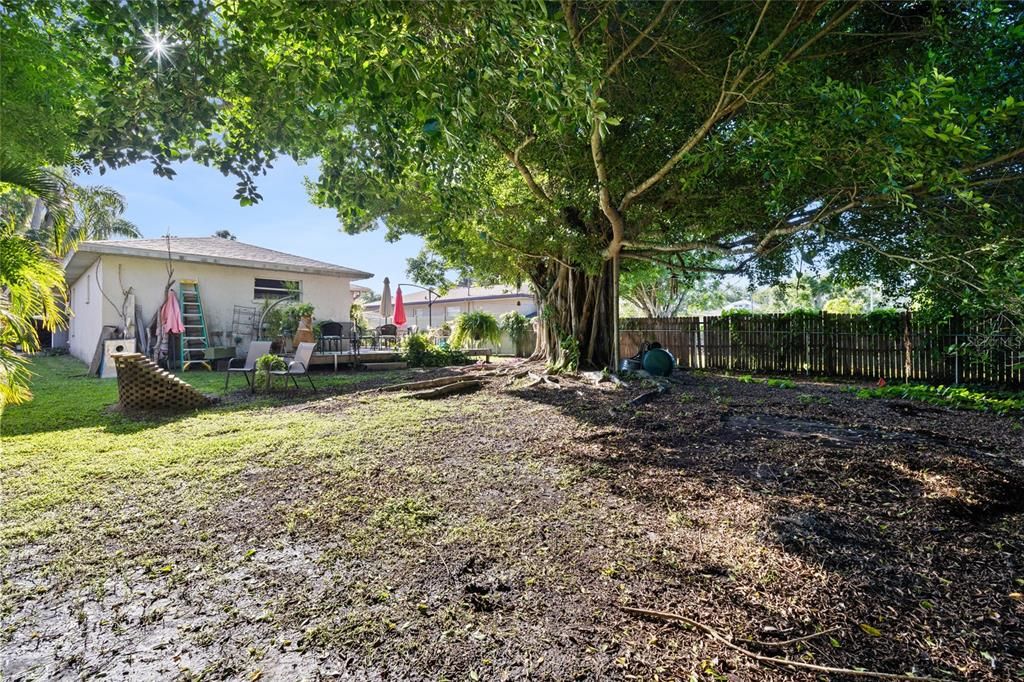 For Sale: $299,900 (3 beds, 2 baths, 1224 Square Feet)