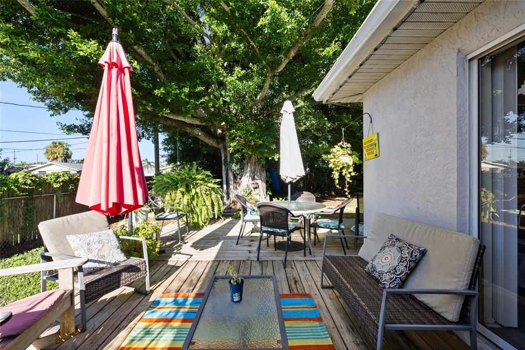 For Sale: $299,900 (3 beds, 2 baths, 1224 Square Feet)