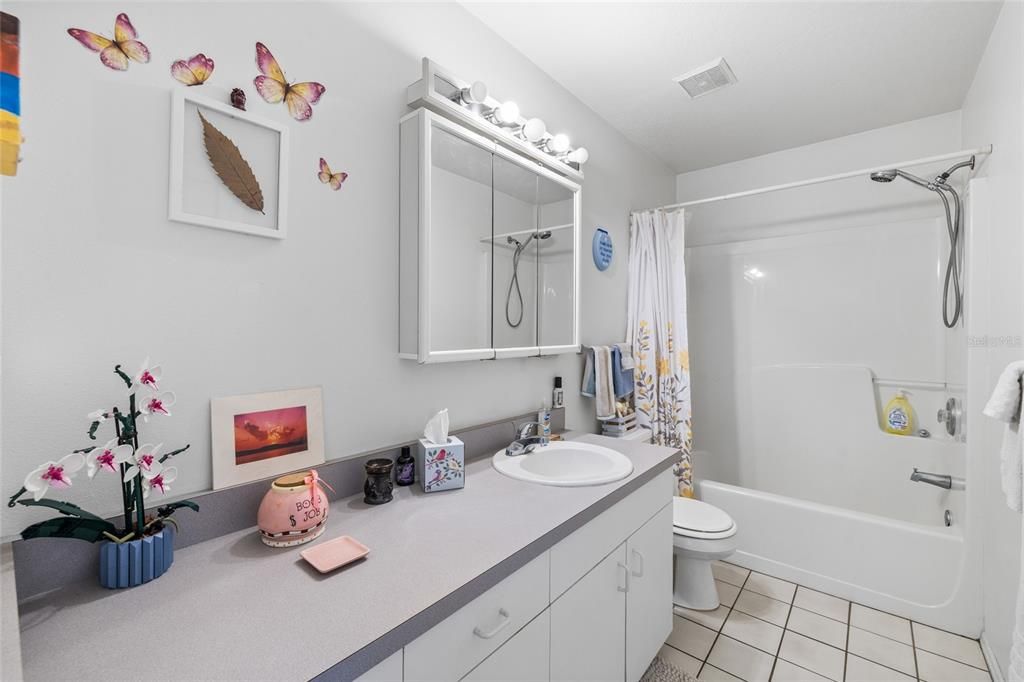 For Sale: $299,900 (3 beds, 2 baths, 1224 Square Feet)