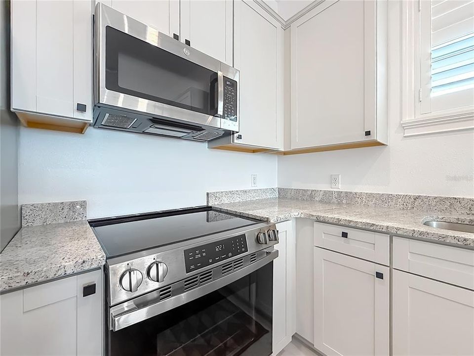 For Sale: $590,000 (2 beds, 2 baths, 1200 Square Feet)