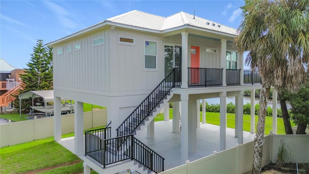 For Sale: $590,000 (2 beds, 2 baths, 1200 Square Feet)