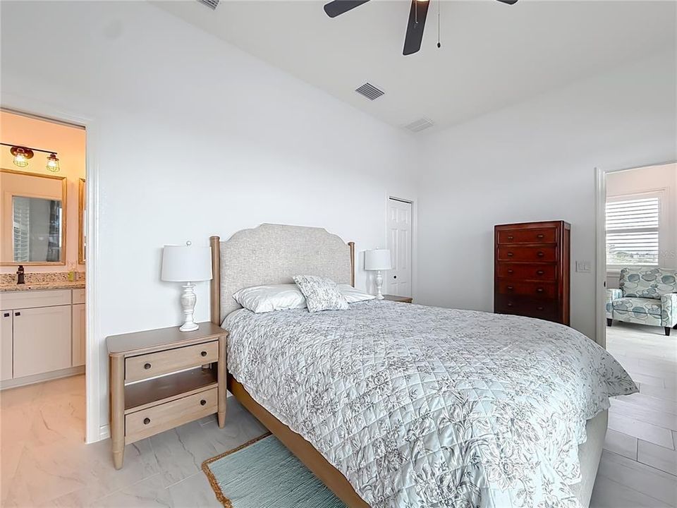 For Sale: $590,000 (2 beds, 2 baths, 1200 Square Feet)