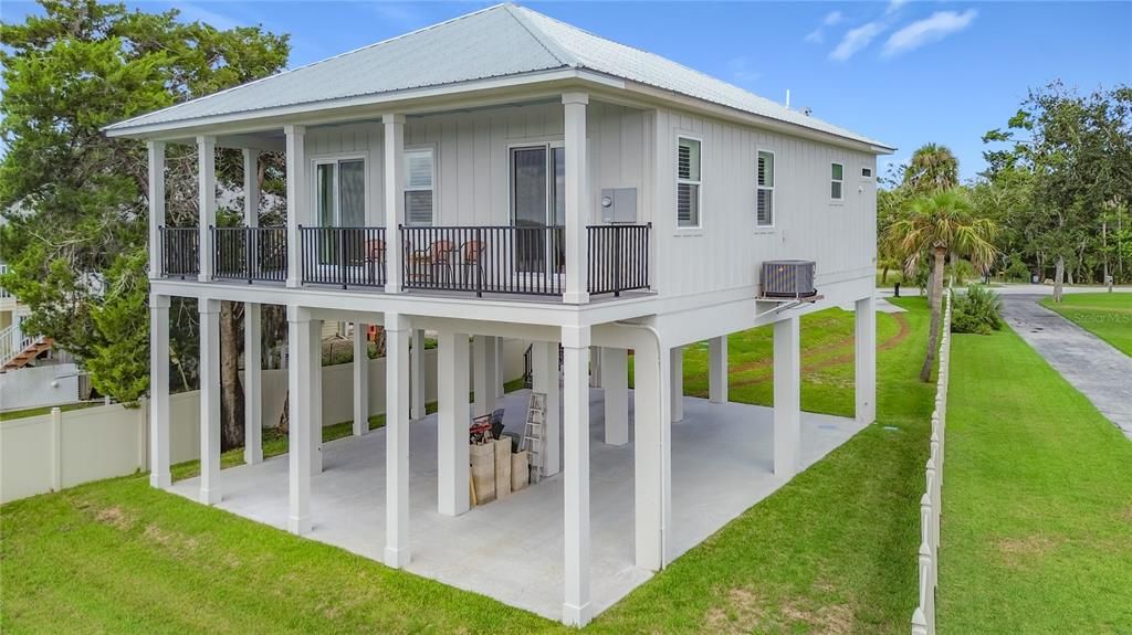 For Sale: $590,000 (2 beds, 2 baths, 1200 Square Feet)