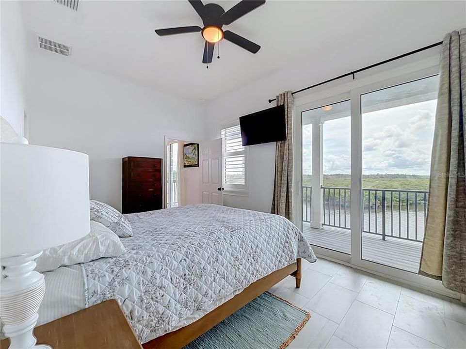 For Sale: $590,000 (2 beds, 2 baths, 1200 Square Feet)