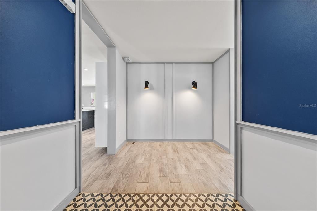 En Venta: $575,000 (4 camas, 2 baños, 1985 Pies cuadrados)