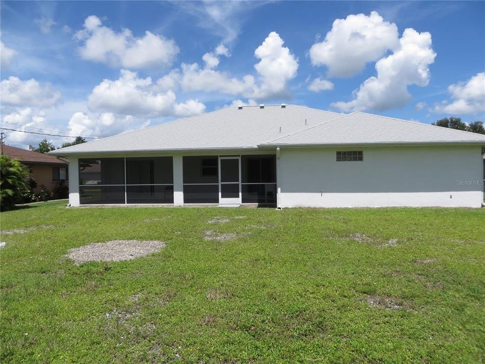 For Sale: $319,000 (3 beds, 2 baths, 1974 Square Feet)