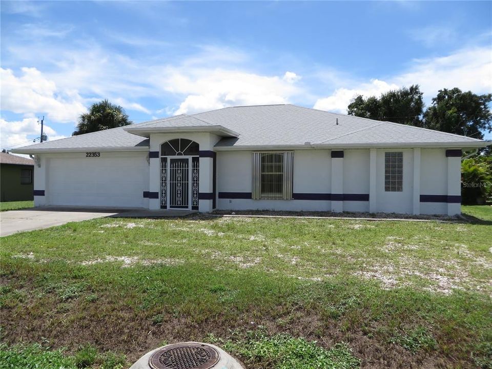 For Sale: $319,000 (3 beds, 2 baths, 1974 Square Feet)