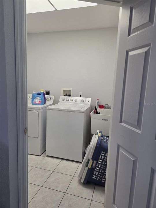 For Sale: $319,000 (3 beds, 2 baths, 1974 Square Feet)