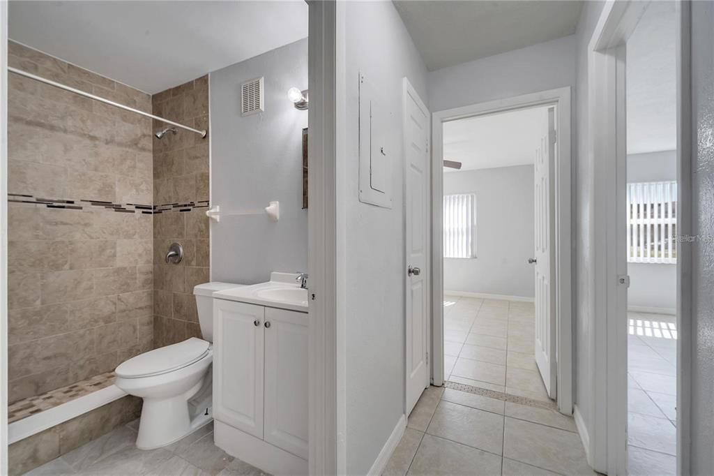 В аренду: $1,650 (2 спален, 2 ванн, 905 Квадратных фут)