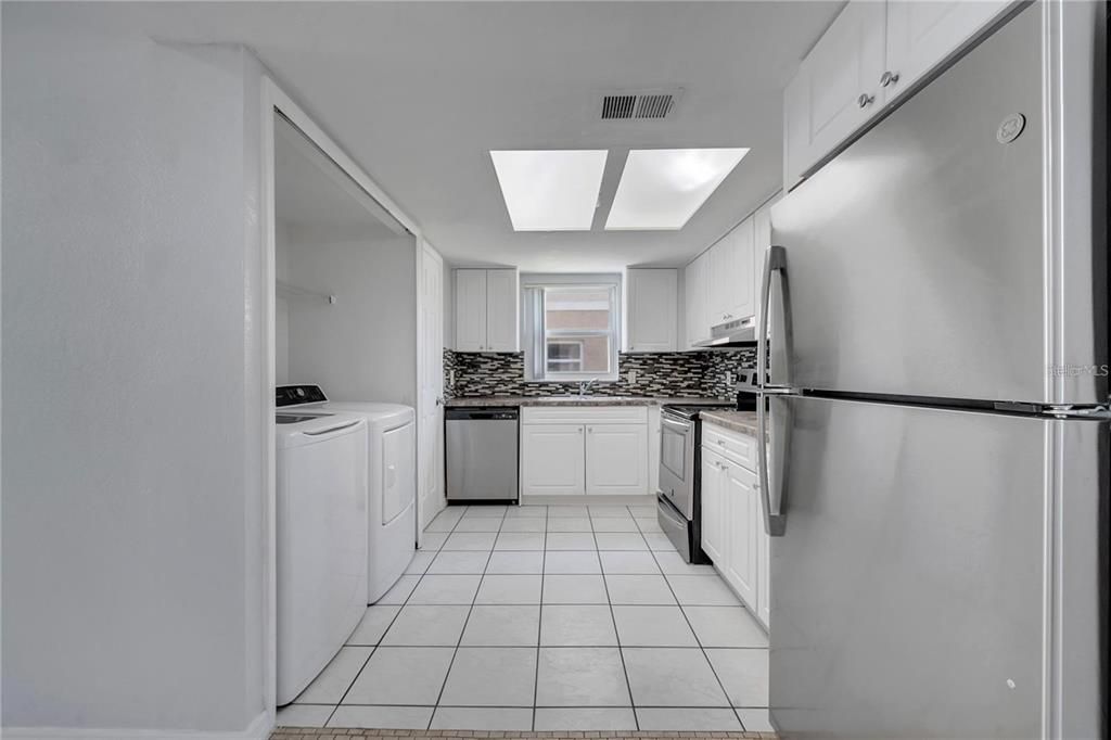 В аренду: $1,650 (2 спален, 2 ванн, 905 Квадратных фут)