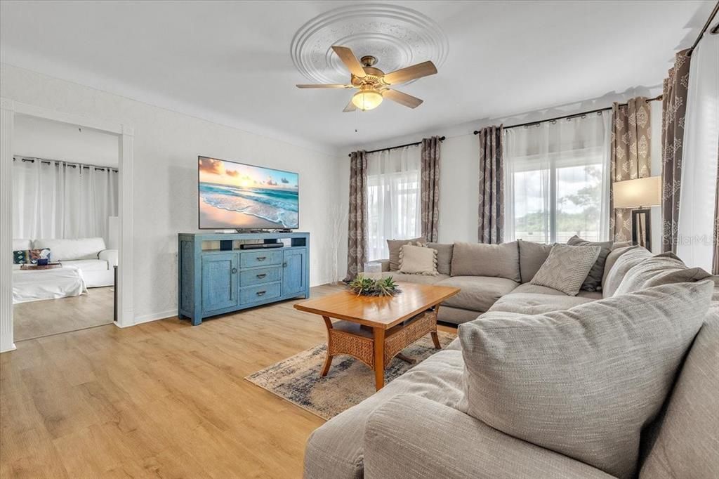 For Sale: $429,900 (3 beds, 2 baths, 1815 Square Feet)