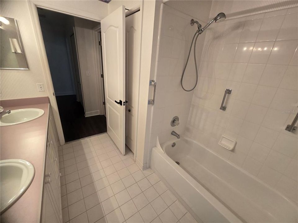 For Sale: $459,900 (4 beds, 2 baths, 2218 Square Feet)