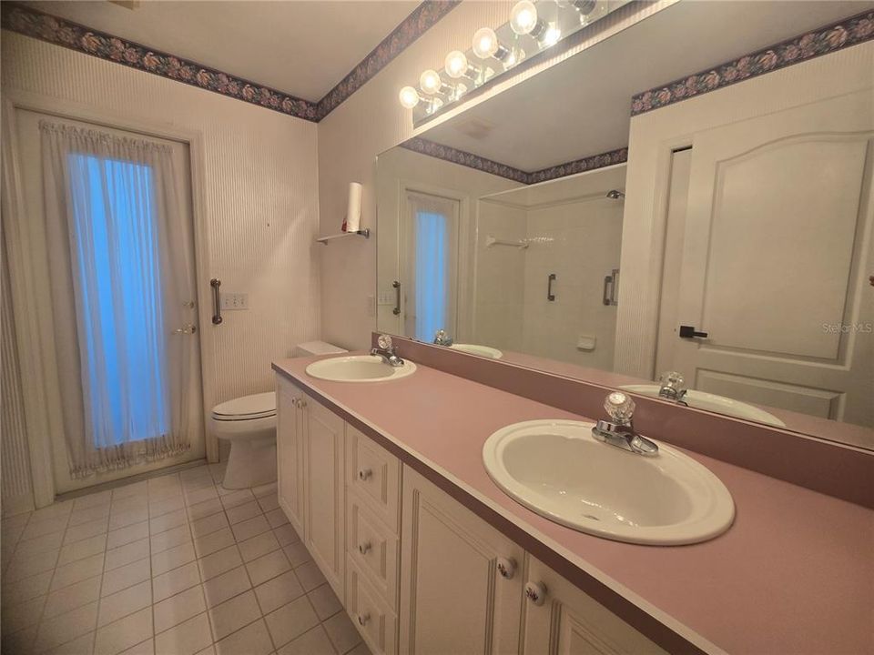 For Sale: $459,900 (4 beds, 2 baths, 2218 Square Feet)