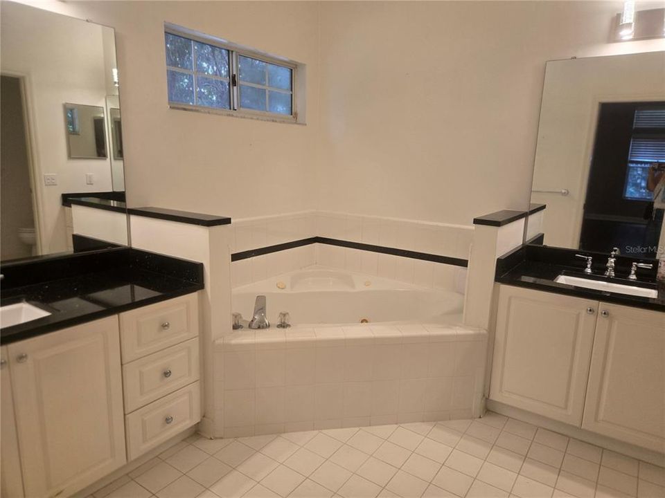 На продажу: $459,900 (4 спален, 2 ванн, 2218 Квадратных фут)