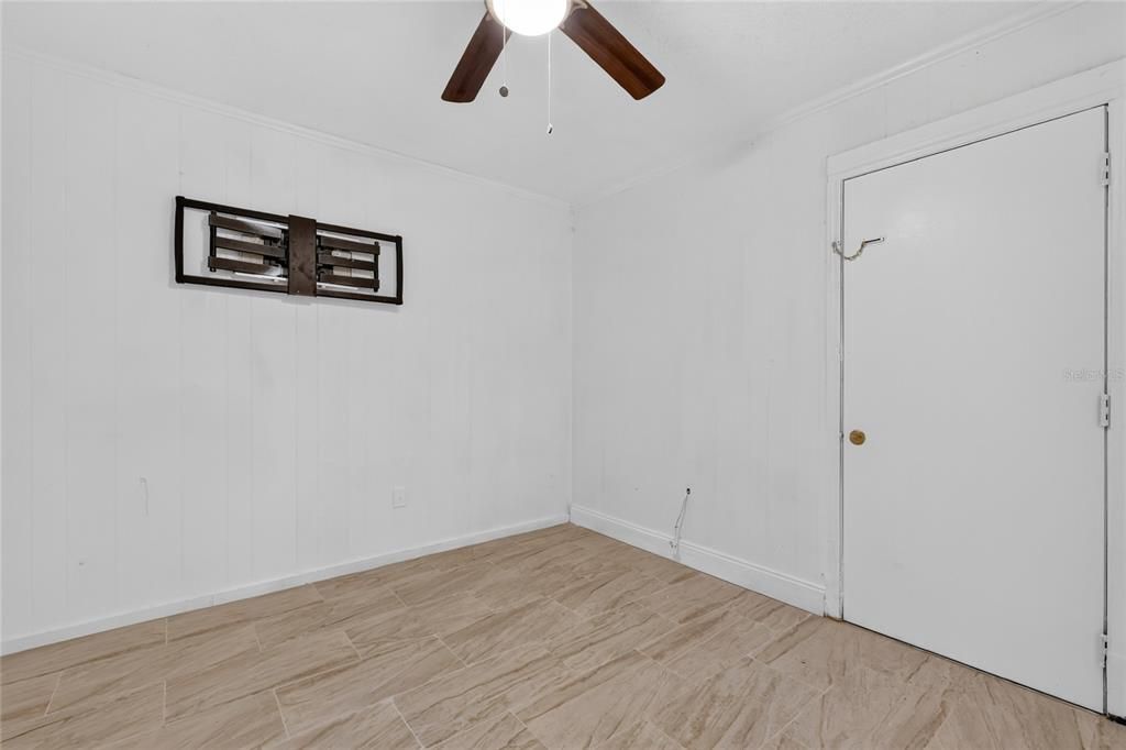 For Sale: $350,000 (4 beds, 2 baths, 1700 Square Feet)