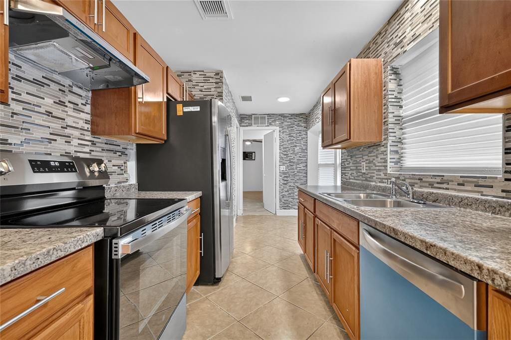 For Sale: $350,000 (4 beds, 2 baths, 1700 Square Feet)