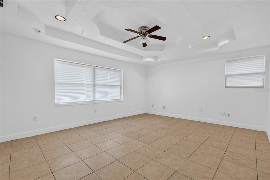 For Sale: $350,000 (4 beds, 2 baths, 1700 Square Feet)