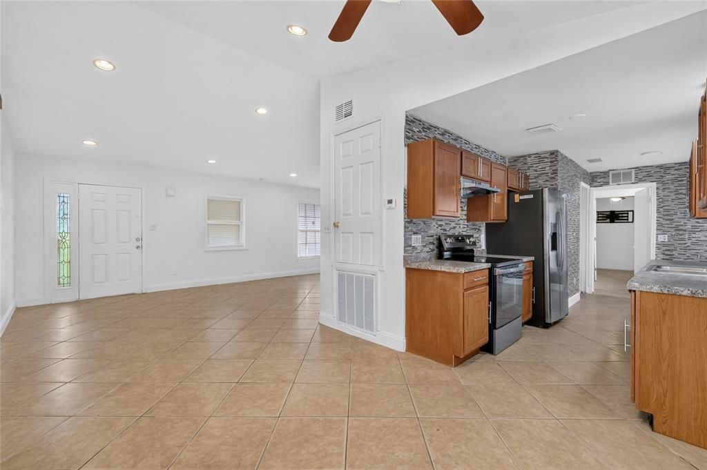 For Sale: $350,000 (4 beds, 2 baths, 1700 Square Feet)