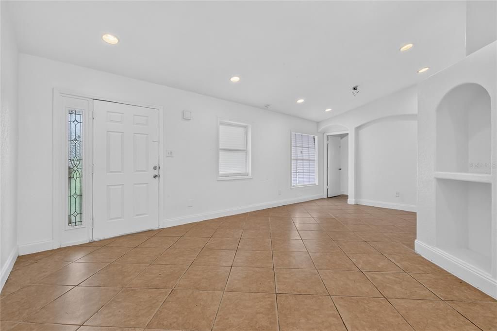For Sale: $350,000 (4 beds, 2 baths, 1700 Square Feet)