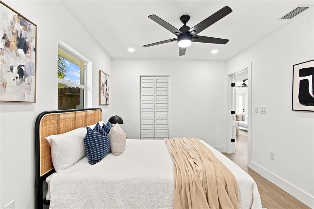 En Venta: $449,900 (2 camas, 2 baños, 1174 Pies cuadrados)