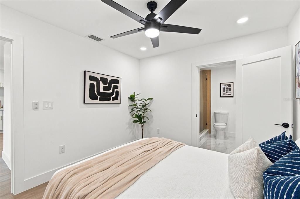 En Venta: $449,900 (2 camas, 2 baños, 1174 Pies cuadrados)