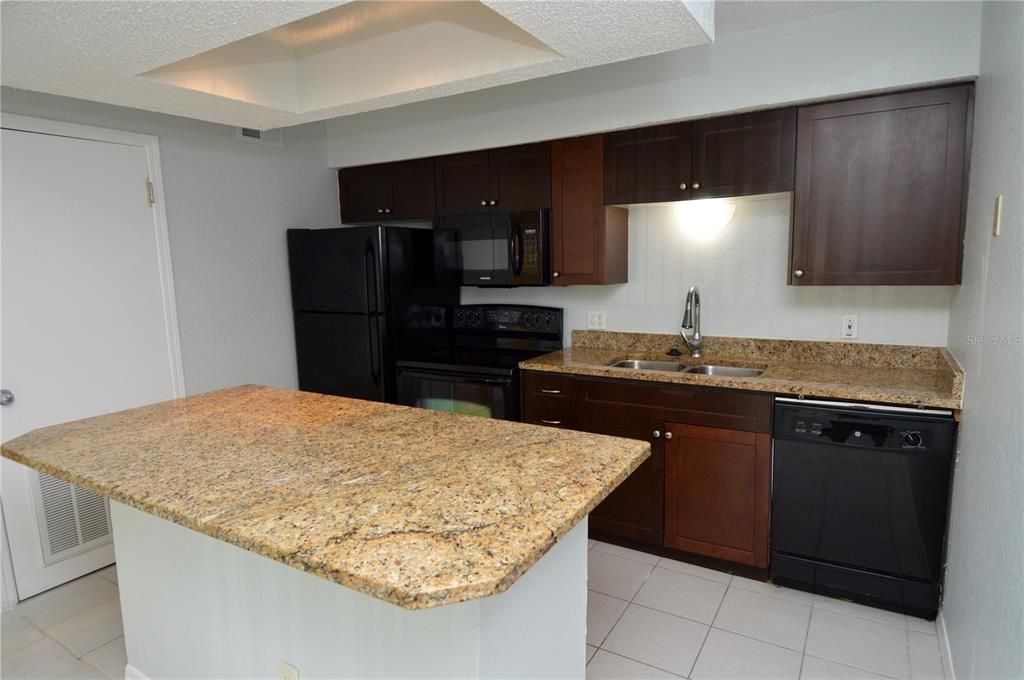 For Rent: $1,300 (1 beds, 1 baths, 500 Square Feet)