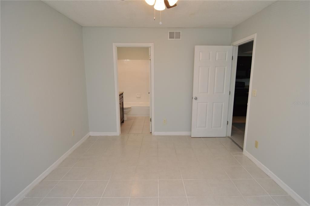 For Rent: $1,300 (1 beds, 1 baths, 500 Square Feet)
