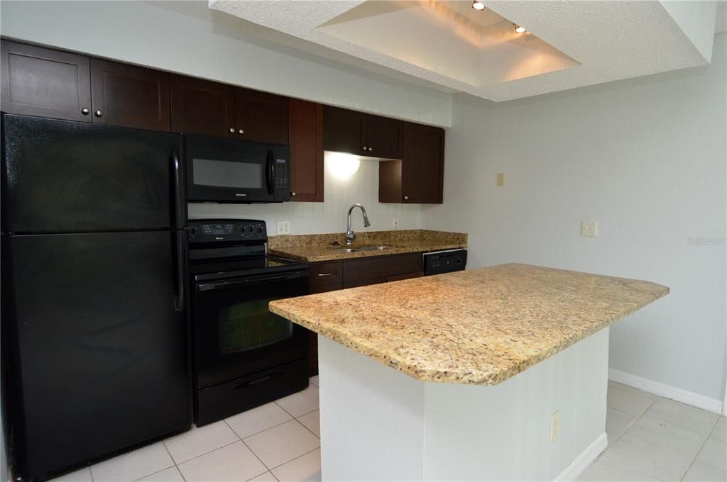 For Rent: $1,300 (1 beds, 1 baths, 500 Square Feet)
