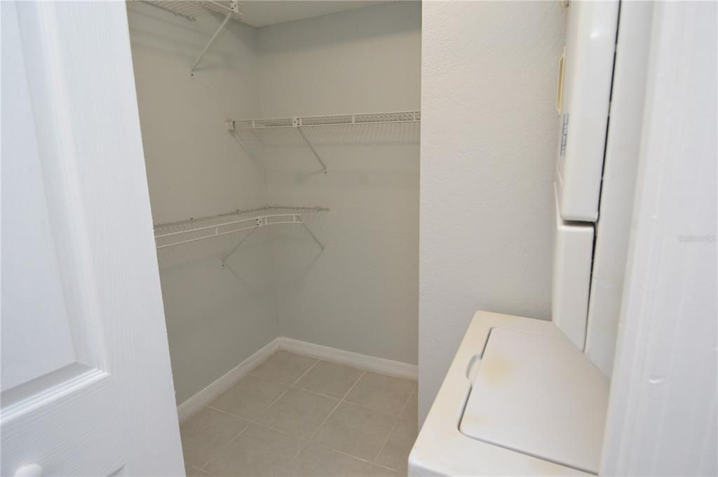 For Rent: $1,300 (1 beds, 1 baths, 500 Square Feet)