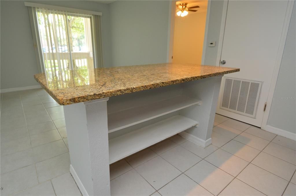 For Rent: $1,300 (1 beds, 1 baths, 500 Square Feet)