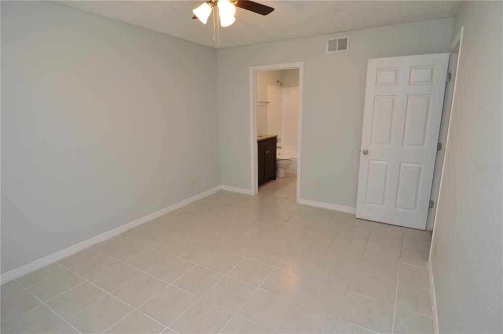 For Rent: $1,300 (1 beds, 1 baths, 500 Square Feet)