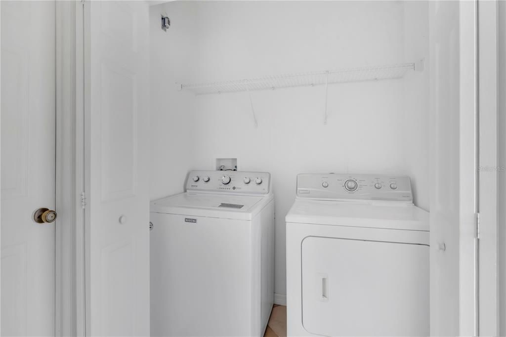 На продажу: $340,000 (2 спален, 2 ванн, 1406 Квадратных фут)