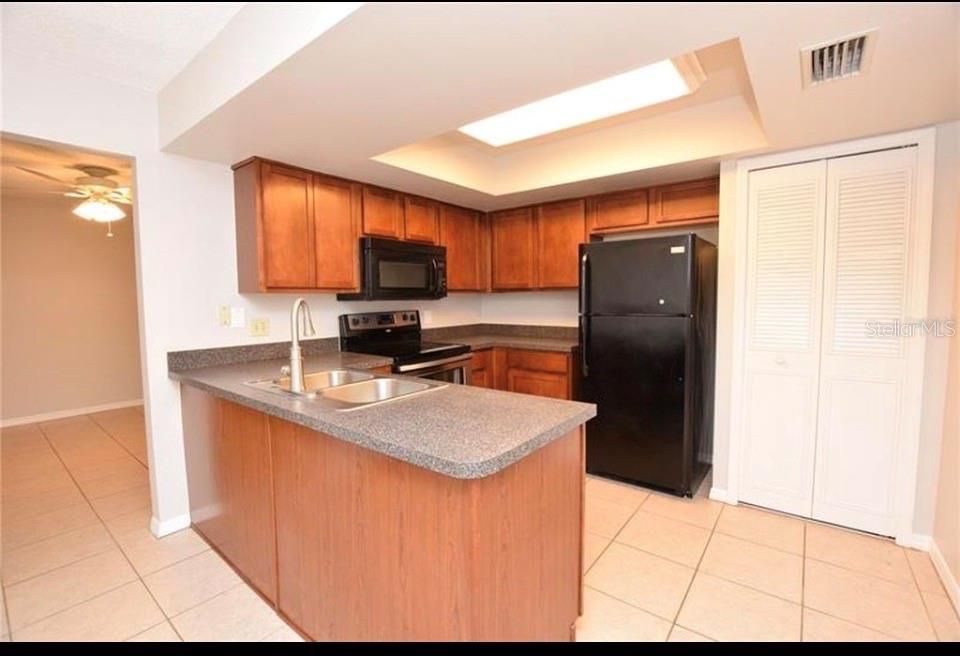 For Rent: $1,650 (2 beds, 2 baths, 1294 Square Feet)