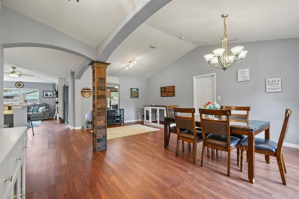 На продажу: $345,000 (3 спален, 2 ванн, 1646 Квадратных фут)