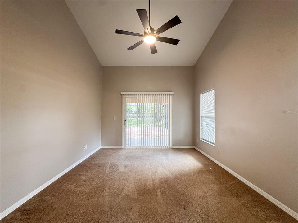 En Venta: $415,000 (4 camas, 3 baños, 2027 Pies cuadrados)