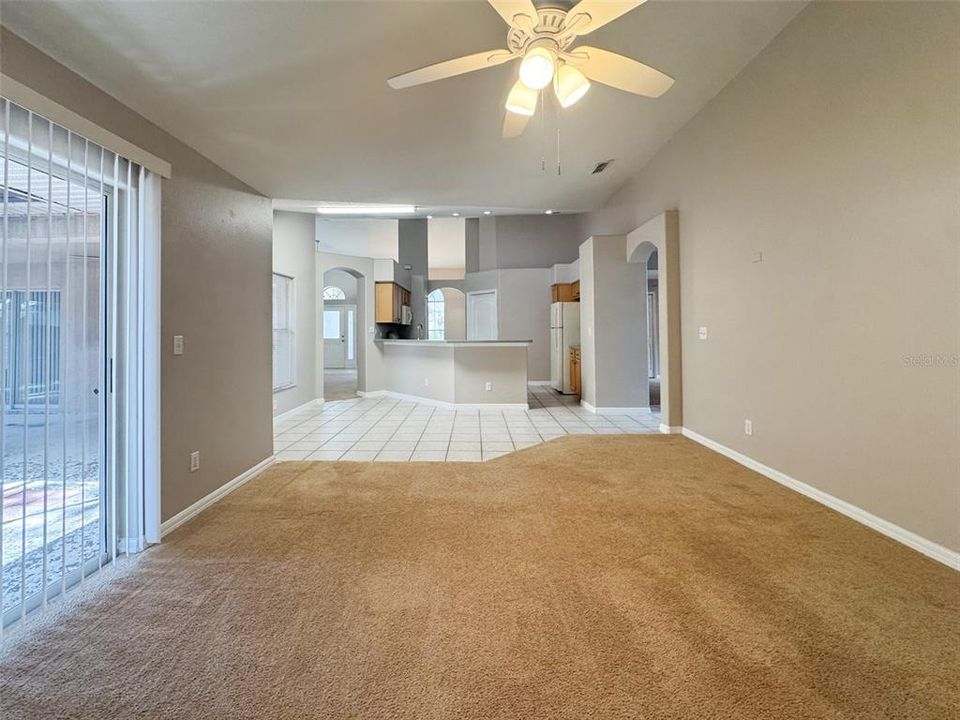 En Venta: $415,000 (4 camas, 3 baños, 2027 Pies cuadrados)
