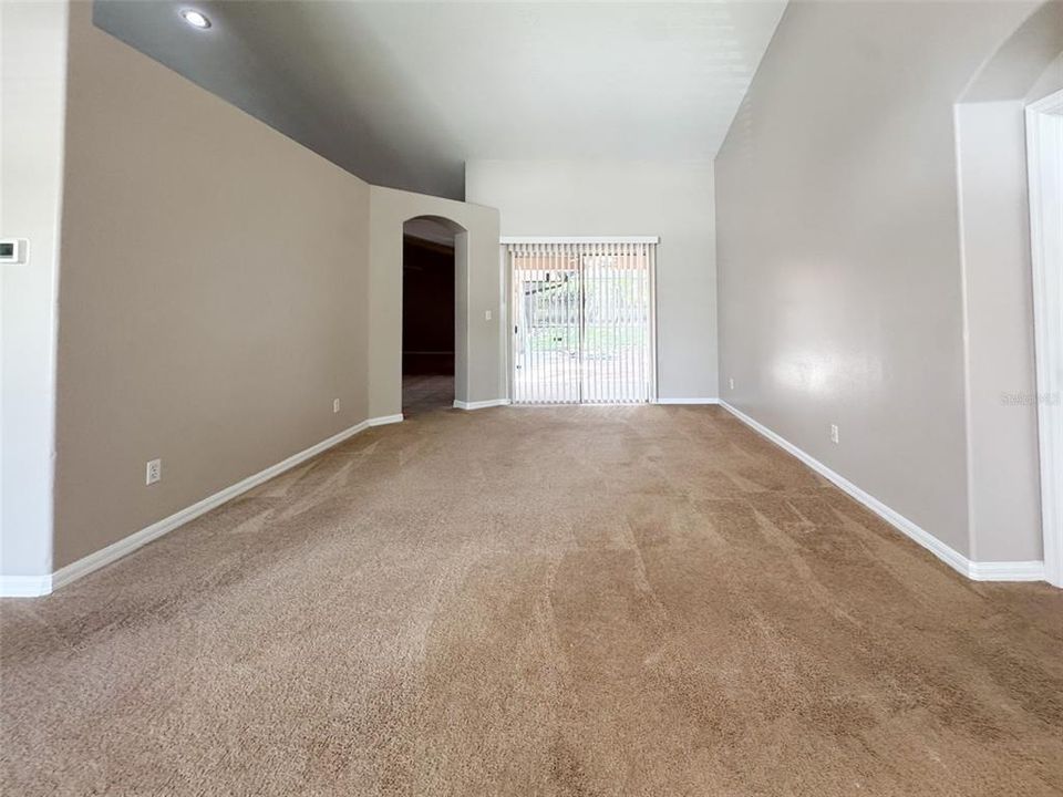 En Venta: $415,000 (4 camas, 3 baños, 2027 Pies cuadrados)