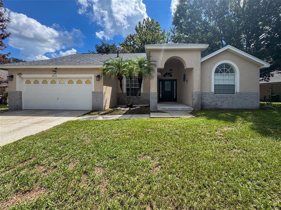 En Venta: $415,000 (4 camas, 3 baños, 2027 Pies cuadrados)