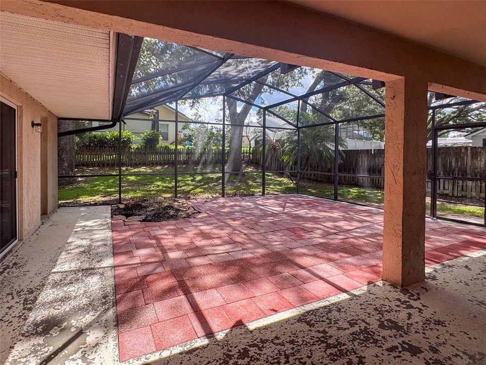 En Venta: $415,000 (4 camas, 3 baños, 2027 Pies cuadrados)