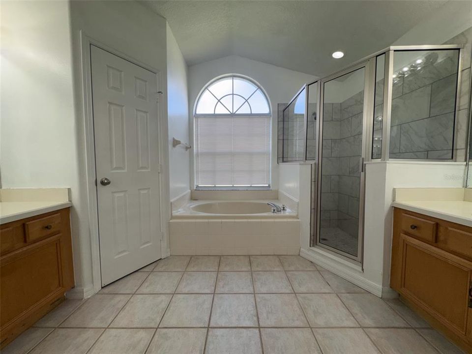 En Venta: $415,000 (4 camas, 3 baños, 2027 Pies cuadrados)