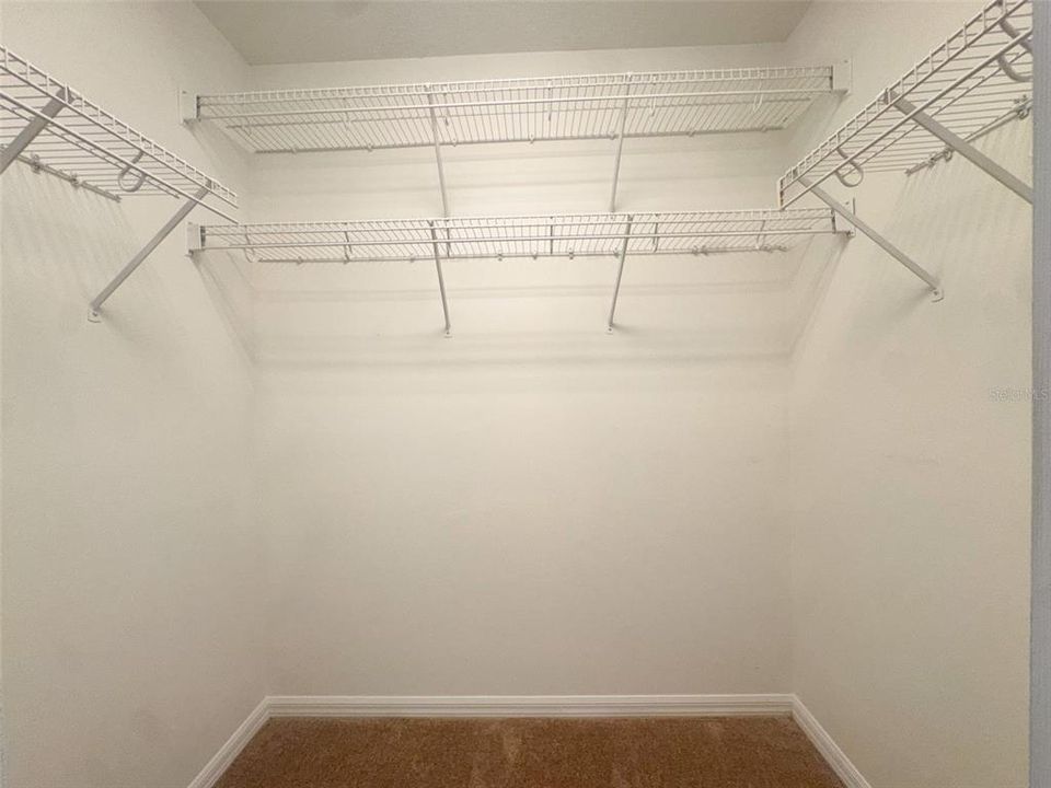 En Venta: $415,000 (4 camas, 3 baños, 2027 Pies cuadrados)