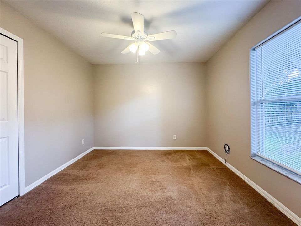 En Venta: $415,000 (4 camas, 3 baños, 2027 Pies cuadrados)