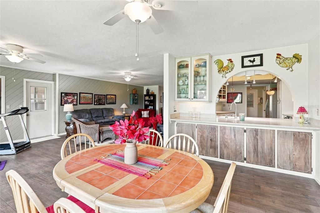 For Sale: $239,900 (2 beds, 2 baths, 1697 Square Feet)