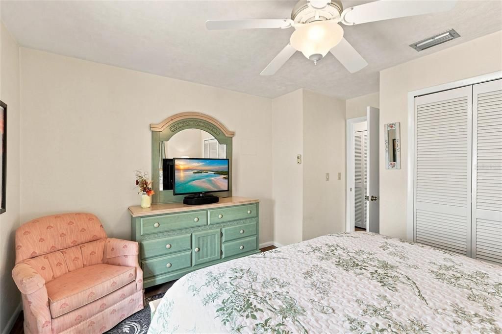 For Sale: $239,900 (2 beds, 2 baths, 1697 Square Feet)