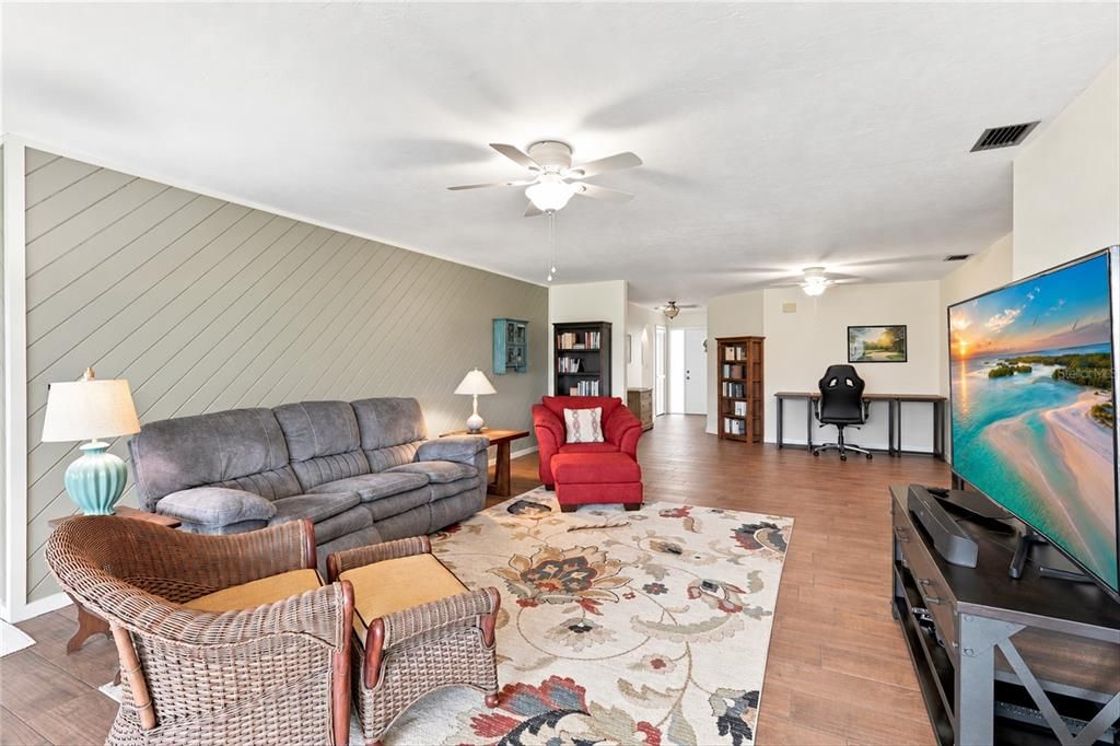 For Sale: $239,900 (2 beds, 2 baths, 1697 Square Feet)