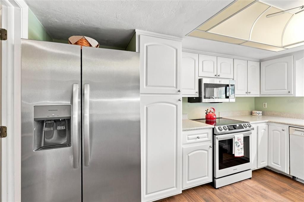 For Sale: $239,900 (2 beds, 2 baths, 1697 Square Feet)